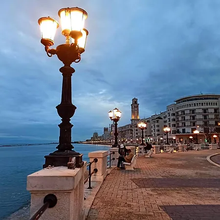 Attic8 アパート バーリ