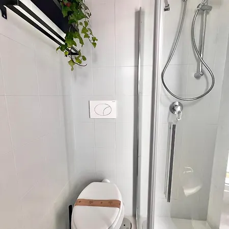 Attic8 アパート バーリ